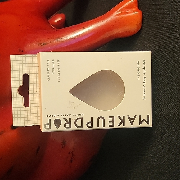 Makeup Drop - Picture 2 of 3